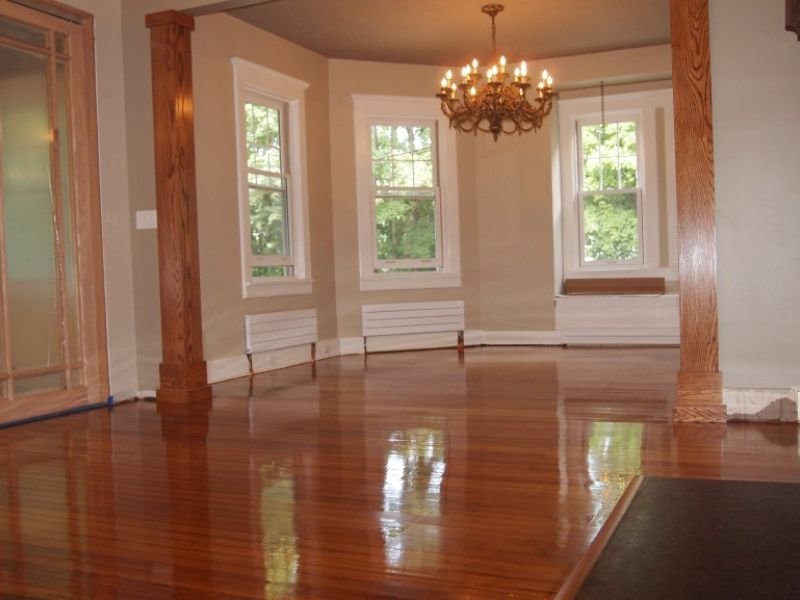 Piso laminado brillante