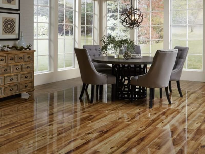 Piso laminado brillante