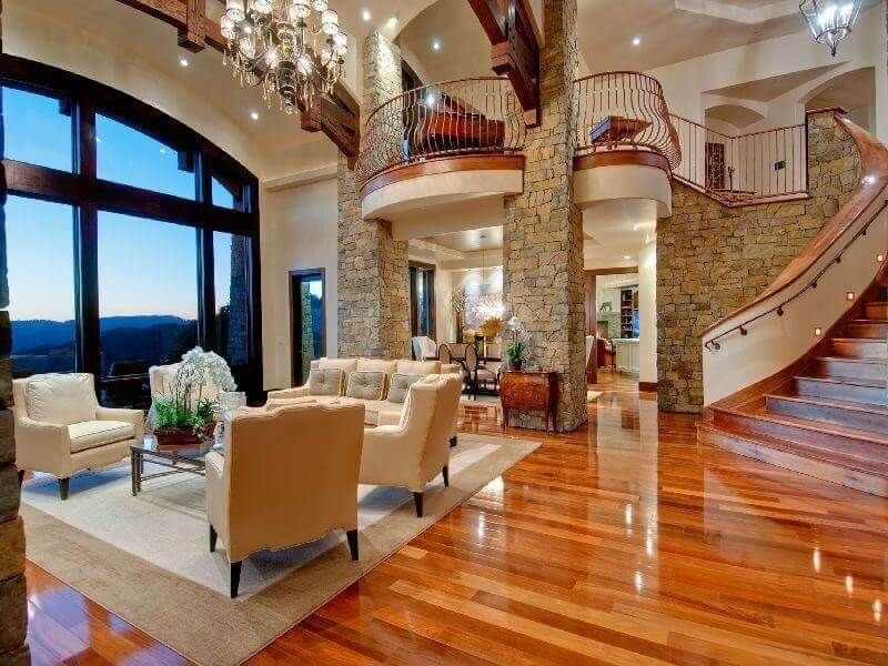 Piso laminado brillante