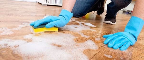 como limpiar piso laminado brillante_